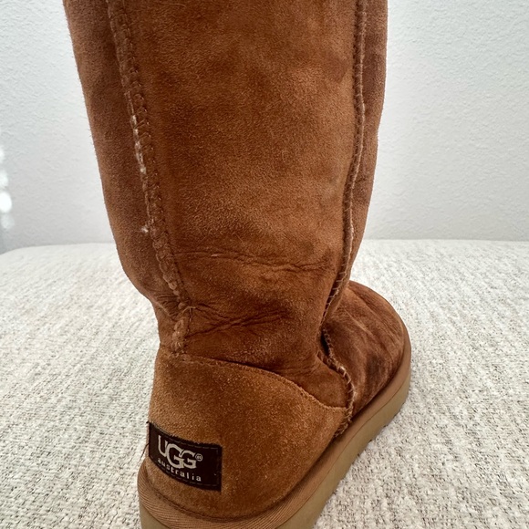 Women’s UGG Classic Tall II Boot - Picture 8 of 11